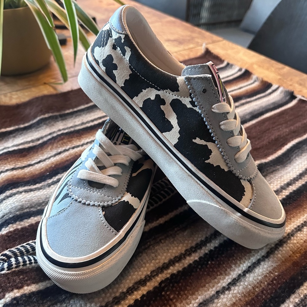 Vans Baby Blue Cow Print Womens 6.5